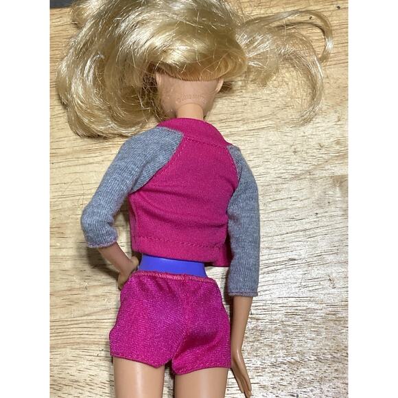 Gymnast Barbie Doll includes Orignal clothes 2015 - Picture 6 of 6